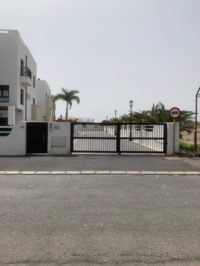 Sunny Luxury Apartment With Two Great Sunny - Level Terraces, Two Swimming Pools, In A New Complex Pueblo Majorero, Close To Fuerteventura Golf Club, Next To The Beach , Atlantico Shopping Mall And Casino In Caleta De Fuste Kültér fotó